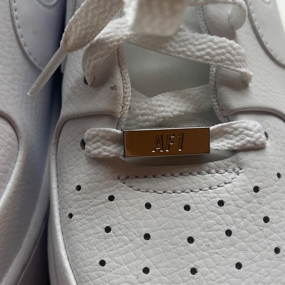 Size 9.5 - Nike Air Force 1 Sage Low Triple White W - Picture 3 of 8